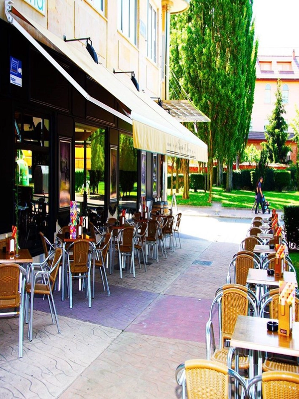 Terraza de El Bigote del Marqués.